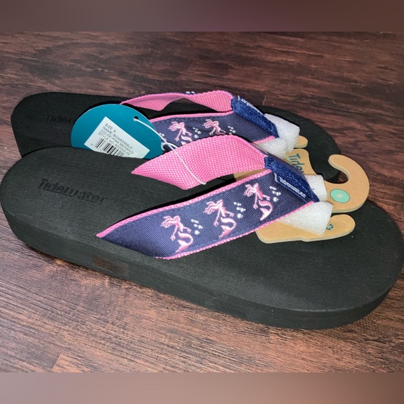 Tidewater Pink and Navy Mermaid Sandals flip flops size - Picture 1 of 5